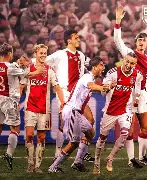 阿贾克斯训练开放日；今夜更衣室发声引欢呼；社区盾在即；数据趋势出现新变化(暗区突围阿贾克斯让我问后你妈)