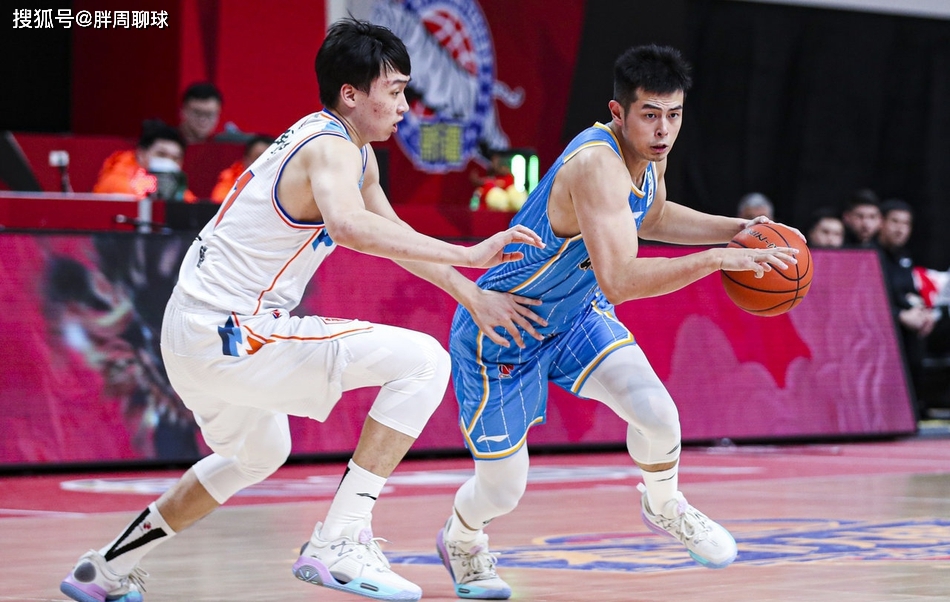 斯图加特训练开放日；窗口期外线爆发引欢呼；CBA季后赛在即；资深球员宣示担当的简单介绍