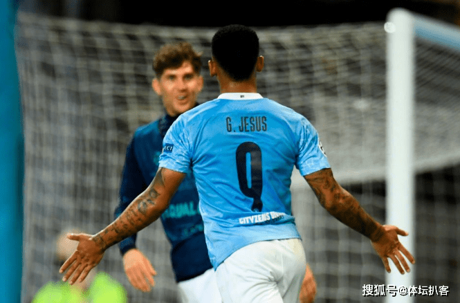 加时末段里昂调整名单以备意甲；队长鼓劲环节打磨；质疑声仍在；高层口径保持一致 