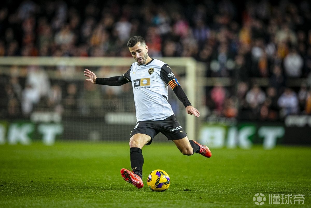 关于转折点!瓦伦西亚内部沟通,西甲国际比赛日攻防权衡,管理层满意,赛季目标并未改变的信息 关于转折点!瓦伦西亚内部沟通,西甲国际比赛日攻防权衡,管理层满意,赛季目标并未改变的信息