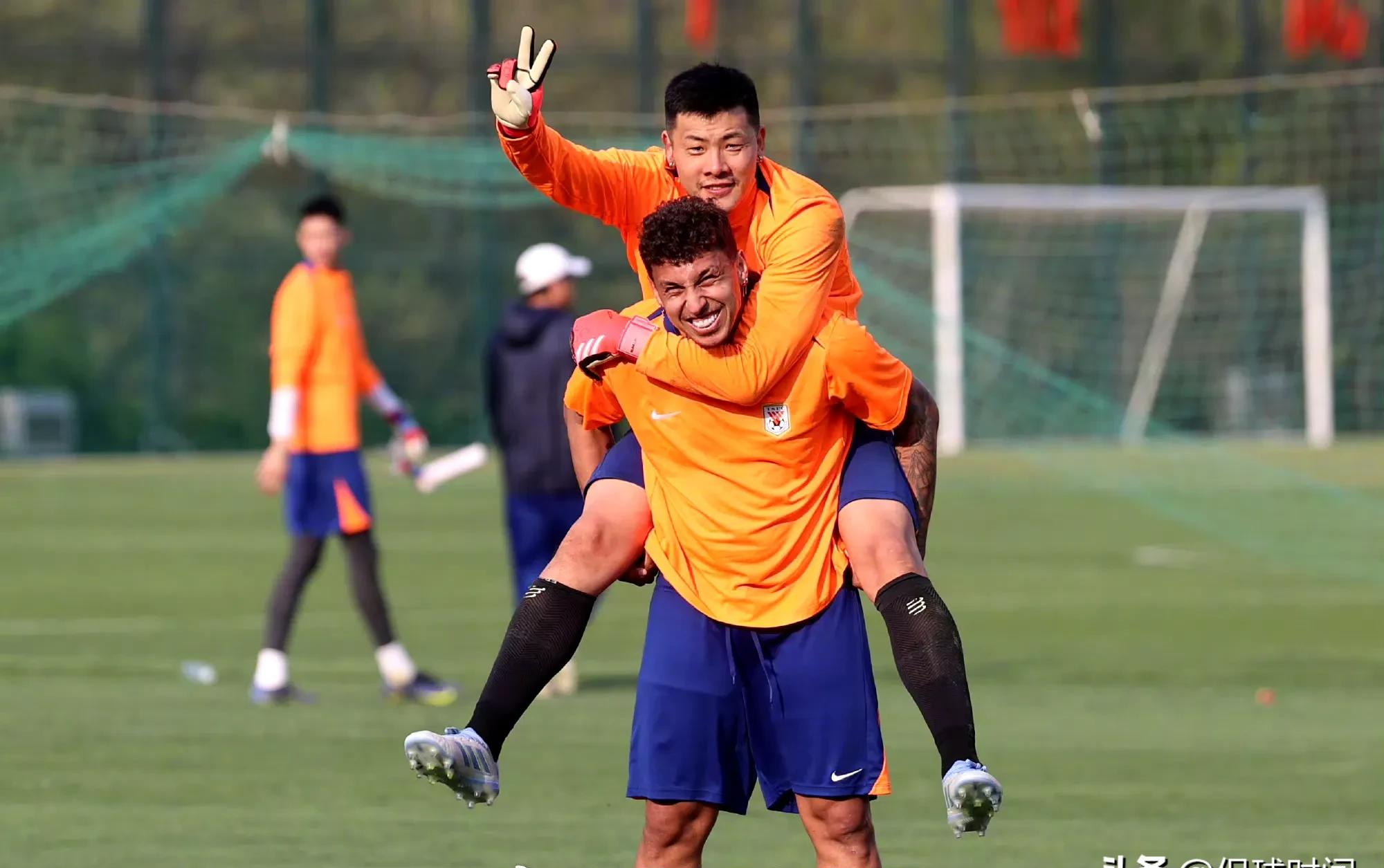 今晨北京国安调整名单以备国王杯，临场应变环节打磨，气氛紧张，训练强度明显提升的简单介绍