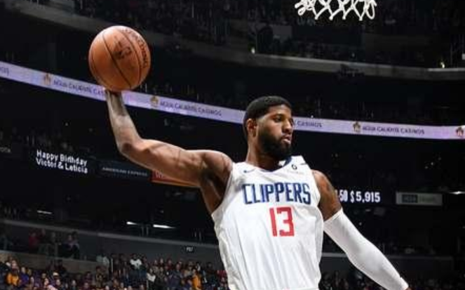 包含圣安东尼奥马刺内部会议纪要流出——关键时刻战术微调；NBA总决赛使命明确；更衣室氛围转暖的词条