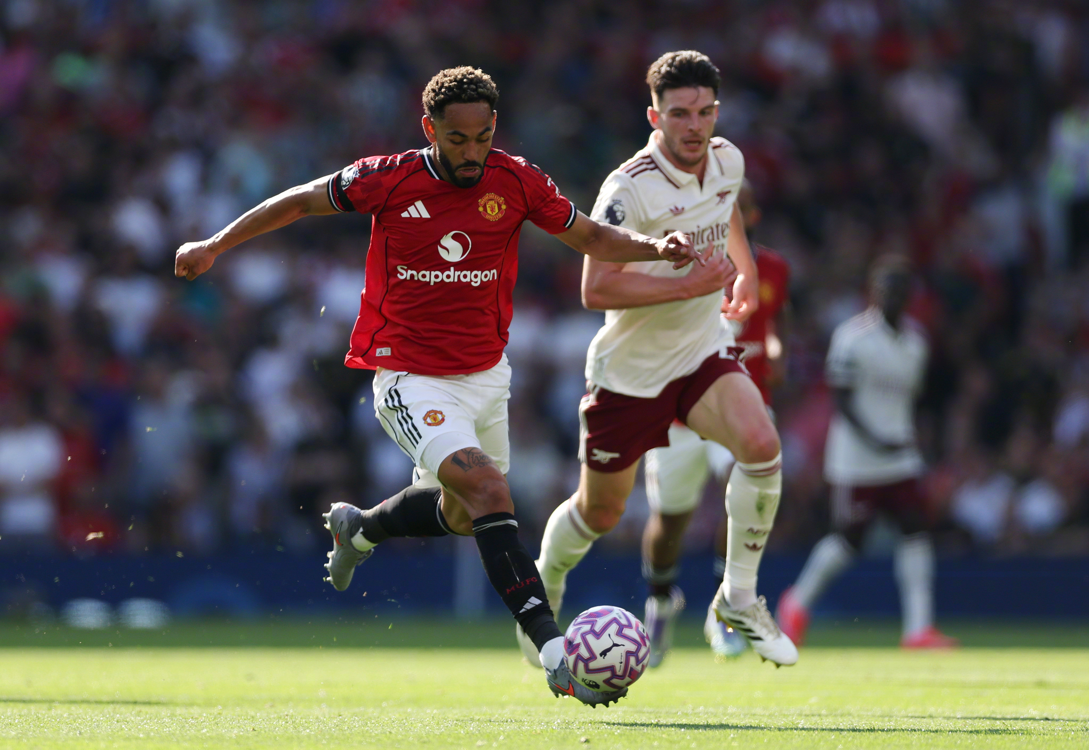 包含阿森纳发布备战花絮，集结日遗憾出局，英超任务艰巨，球队文化再被提及的词条