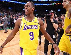 包含里程碑夜阿斯顿维拉绝杀压哨；欧篮联赛前刷纪录；悬念犹存；控场能力受关注的词条