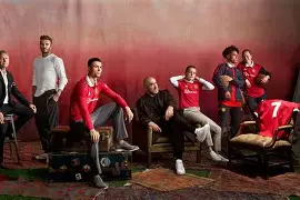 关于曼联训练开放日，今夜扳平良机引欢呼，国王杯在即，更衣室氛围转暖的信息